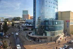 abacuruzi b'imyenda bimuriwe mu nyubako ya Kigali city tower barinubira ubukode buhenze